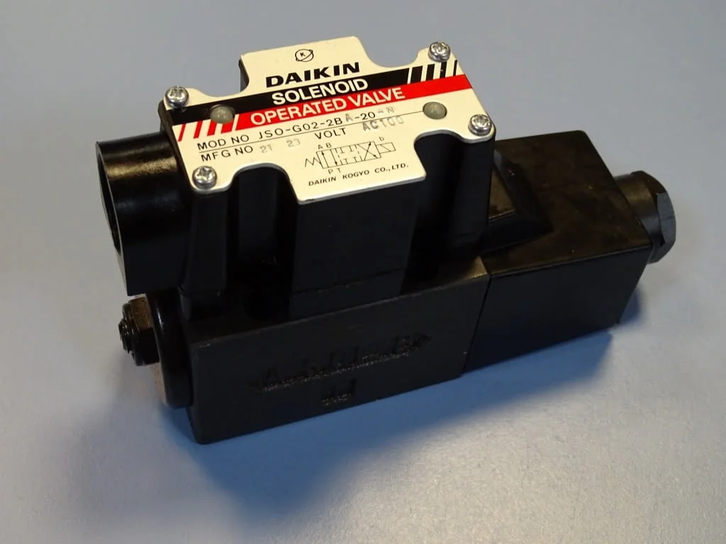 Хидравличен разпределител DAIKIN JSO-G02-2BA-20-N solenoid operated valve 100V
