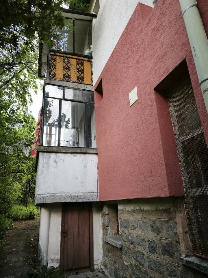 Продавам етаж от къща в общ. Перник с. Кладница