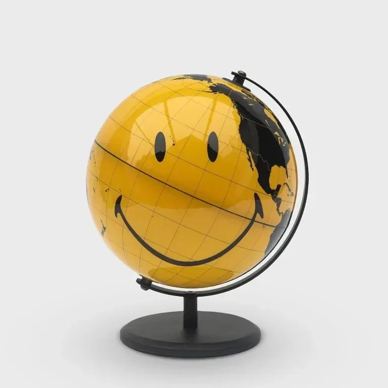Suck UK Усмихнат глобус, Усмихнат декор за бюро, Глобус за деца, Жълто