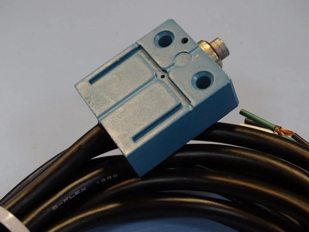 Краен изключвател Yamatake Honeywell 14CE1-3J limit switch 3A 250VAC — снимка 7