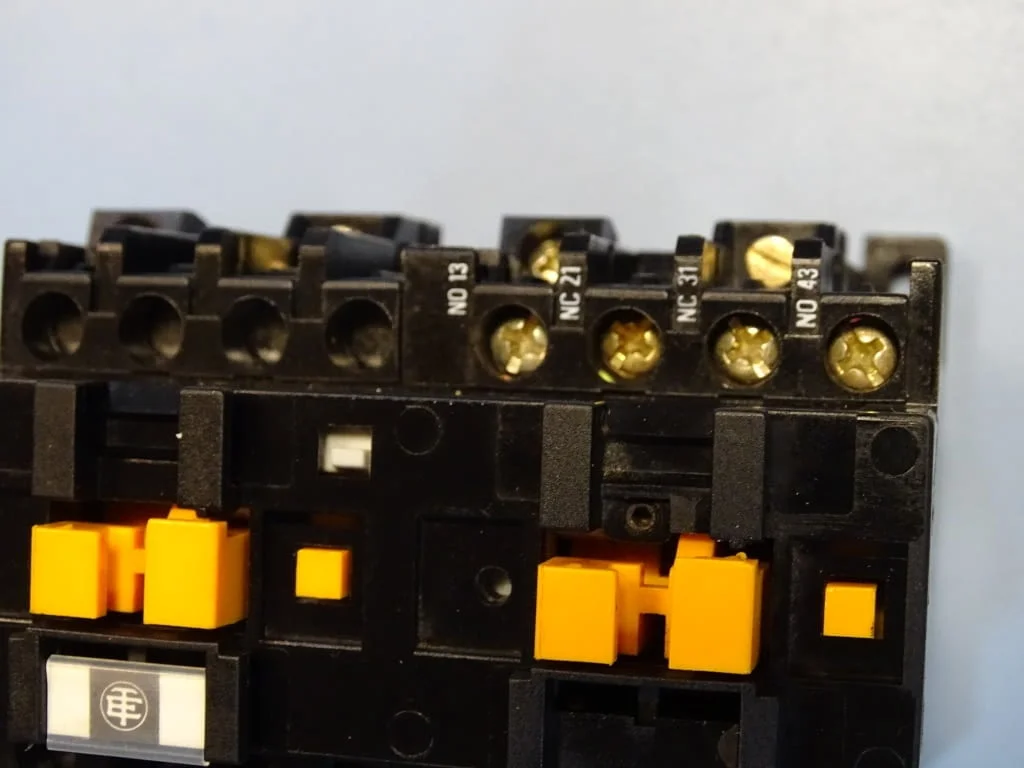 Контактор Telemecanique CA2-DK122.A65 contactor auxiliari 10A 220/240V — снимка 7