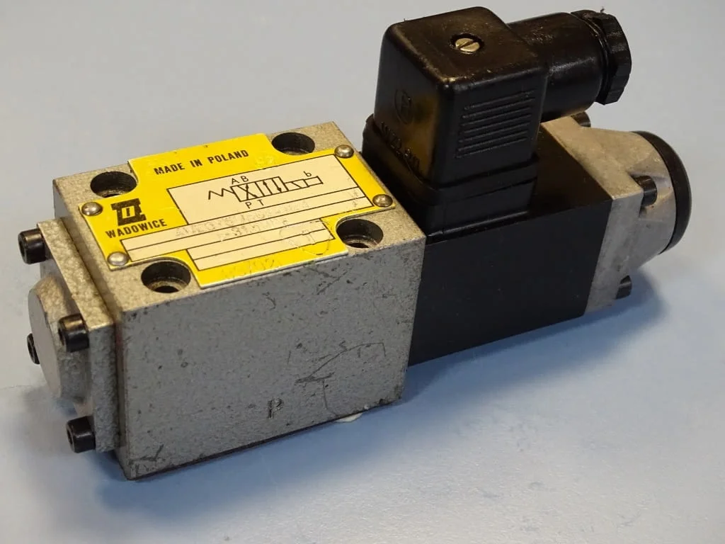 Хидравличен разпределител WADOWICE 4WE6Y51/AG24NZ4 directional valve 24VDC — снимка 8