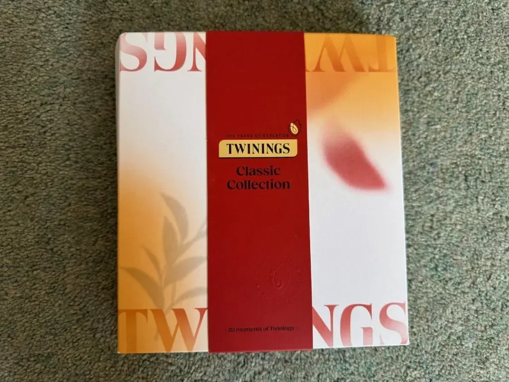 Twinings Classic Collection Подаръчна кутия 20 пакетчета черен чай на растителна основа, 4 вкуса — снимка 6
