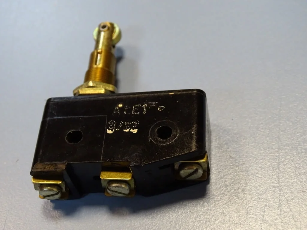 Микроизключвател VEB Robotron typ A1E1(ALE1) micro switch button 380VAC — снимка 5