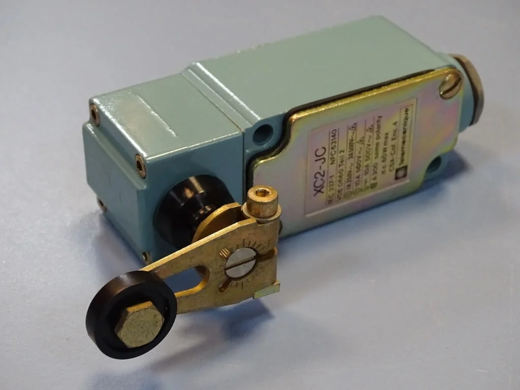 Изключвател краен Telemecanique XC2-JC/ ZC2 JE01/ XC2 JC4/ ZC2 JY11 Limit Switch — снимка 6