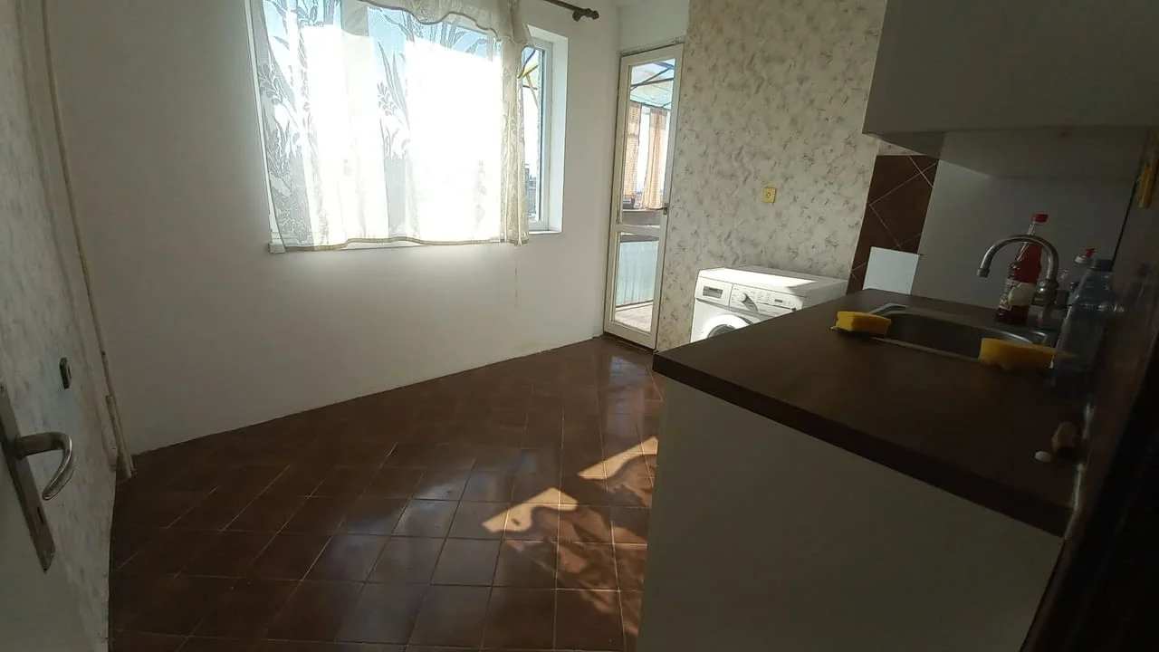 Продаваме двустаен апартамент в кв. Каменица 1 — снимка 6