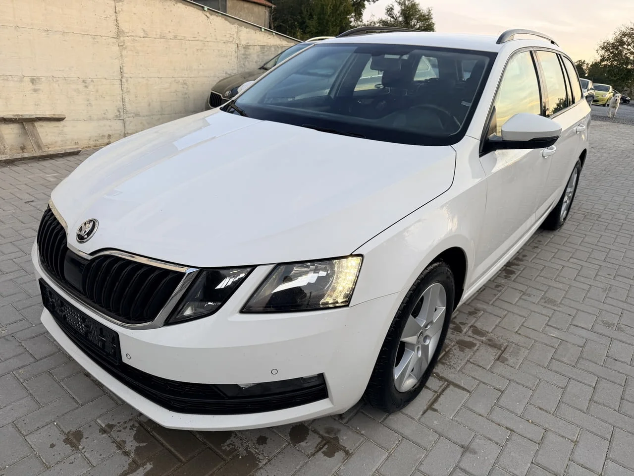 Skoda Octavia комби 1.5 TSI 150 кс., 6 ск., 2018 г., евро 6, 2 ключа, теглич, много добро състояние — снимка 3