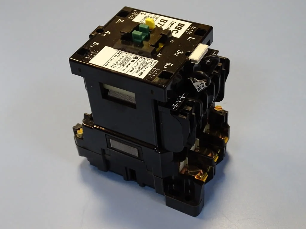 Контактор BBC Petercem B72-30-11 contactor 75A 220V — снимка 2