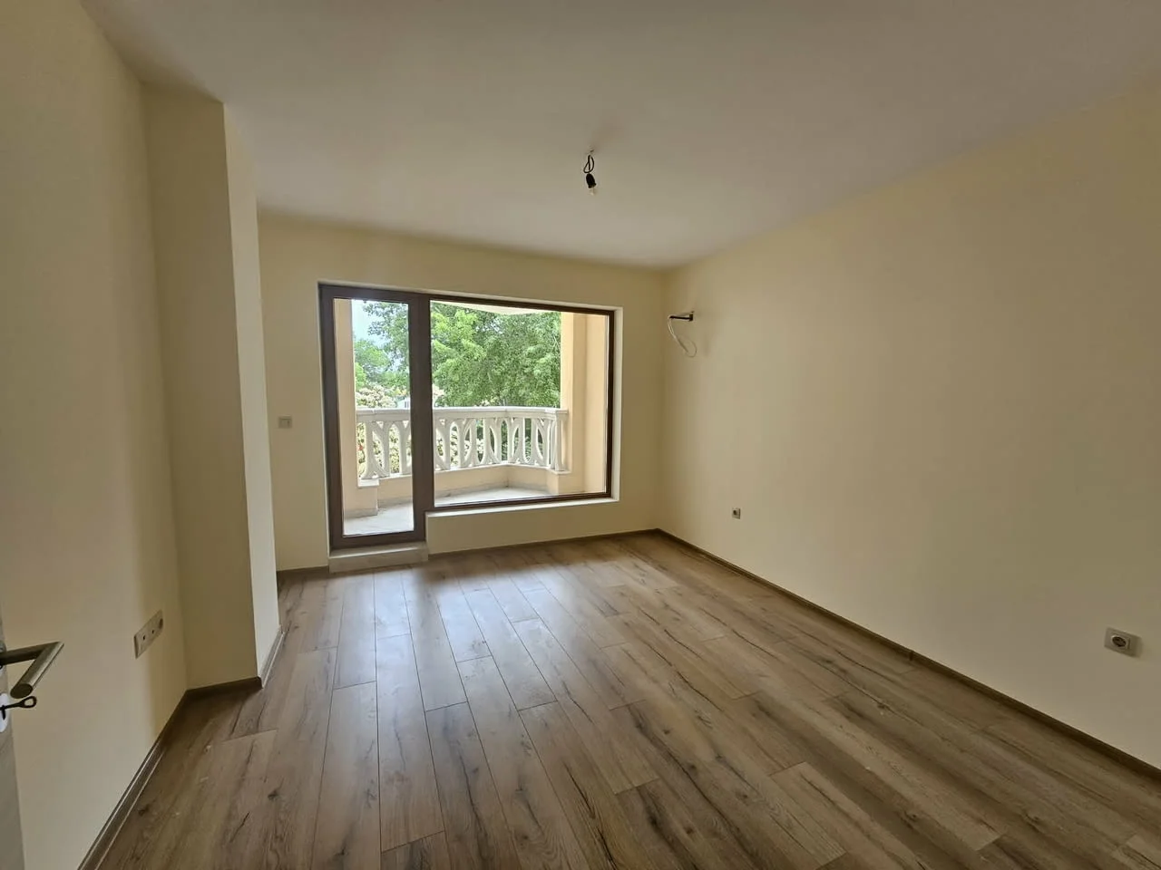Тристаен Апартамент с паркомясто в престижния комплекс Varna South Bay Beach Residence - — снимка 8