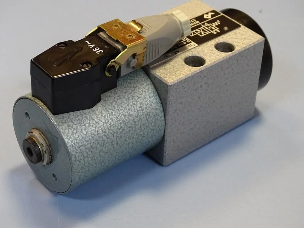 Хидравличен разпределител Wandfluh-Hydraulik 4Z4b hydraulic control valve 36VDC — снимка 2
