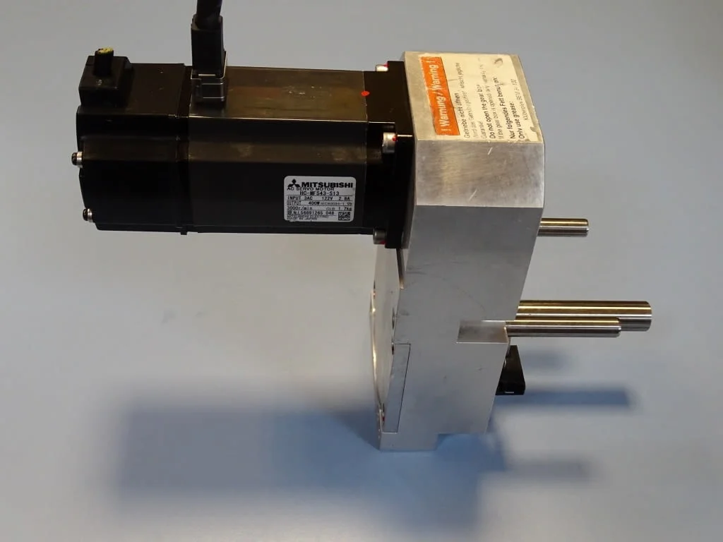 Мотор редуктор MITSUBISHI HC-MFS43-S13 AC servo motor SPN worm gear box — снимка 3
