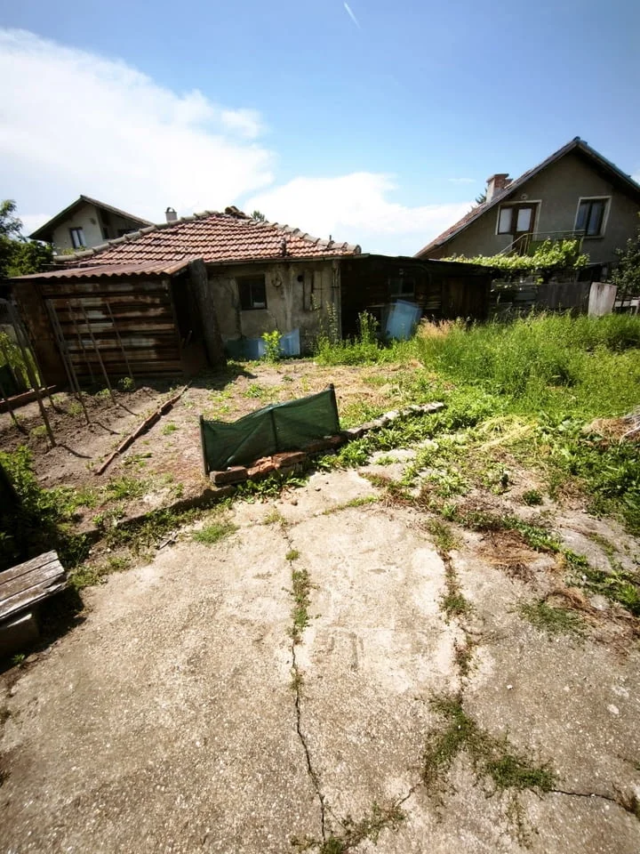 Продавам едноетажна къща в гр. Перник кв. Могиличе — снимка 8