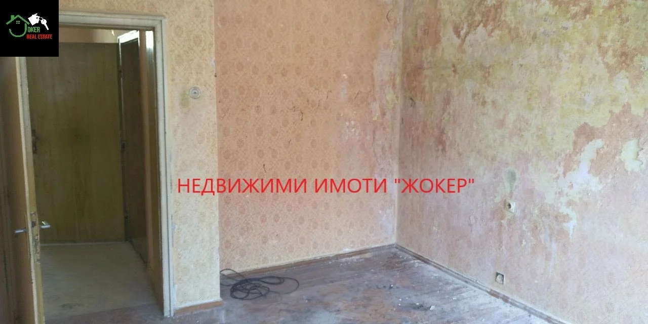 Етаж от къща с двор и гараж — снимка 7
