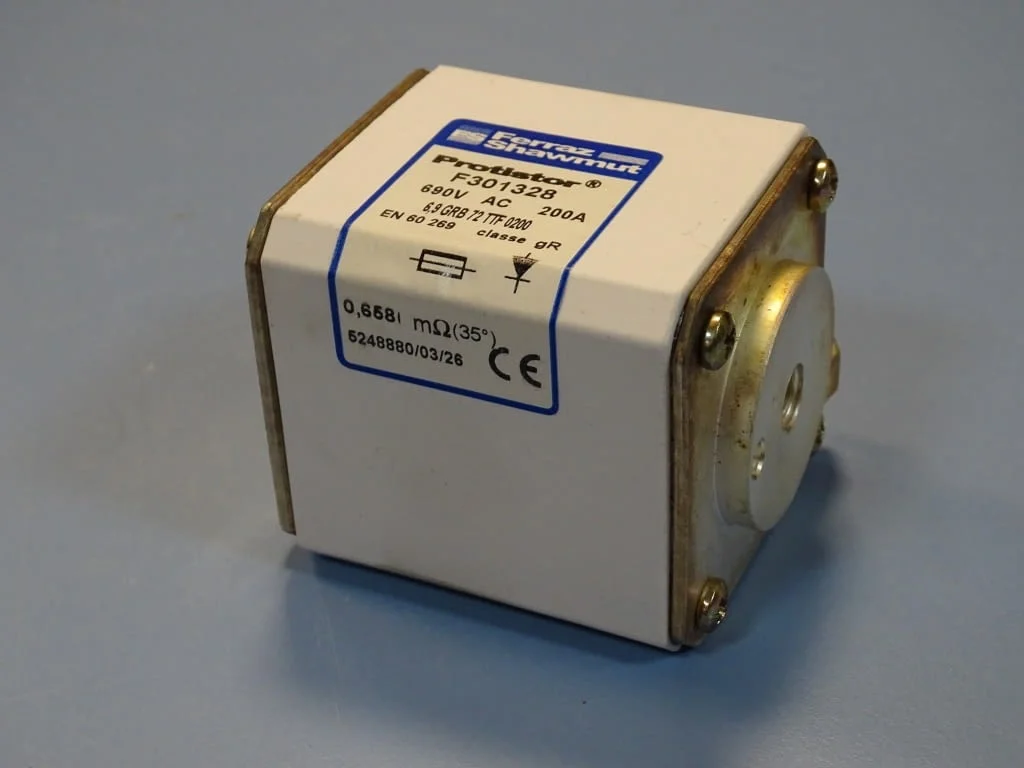 Предпазител Ferraz Shawmut Protistor F301328 Fuses 6.9GRB72TTF0200 200A 690VAC — снимка 3