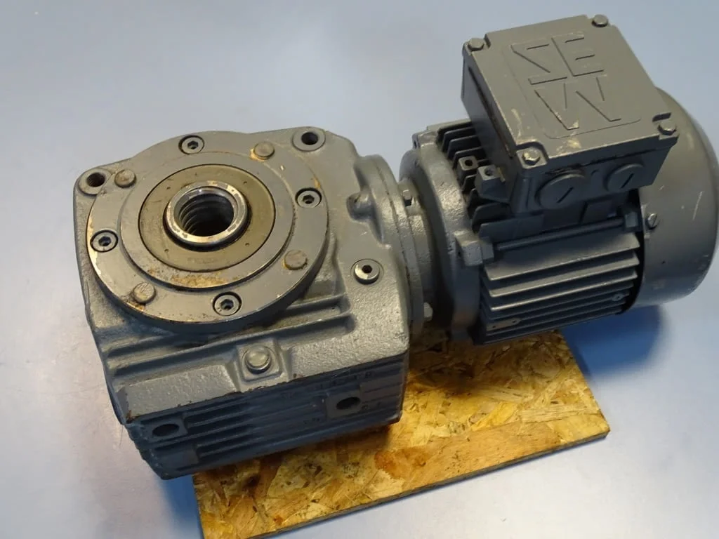 Мотор-редуктор SEW-EURODRIVE SA40DT71K-4 220/380V — снимка 6