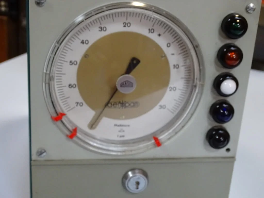 Уред за активен контрол VEB Massi AEROPAN B-IV dual air gauge 3-5kp/cm2 — снимка 2