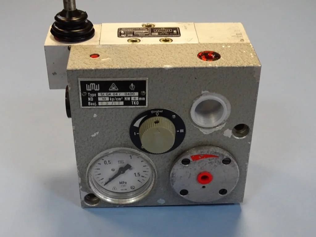 Пневматичен блок wmw DDR StGK04/0400 Pneumatic Valve NW-6mm Orsta TGL20705 — снимка 2
