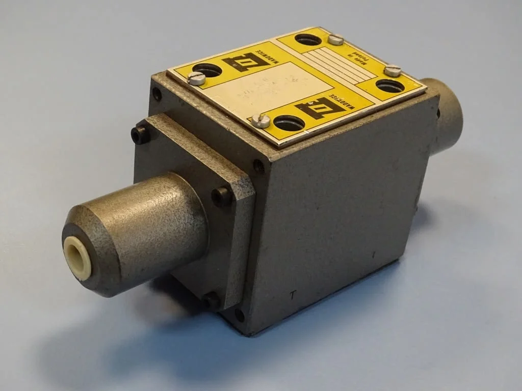 Хидравличен разпределител WADOWICE 4WH10 M1.2 directional valve 24VDC — снимка 9