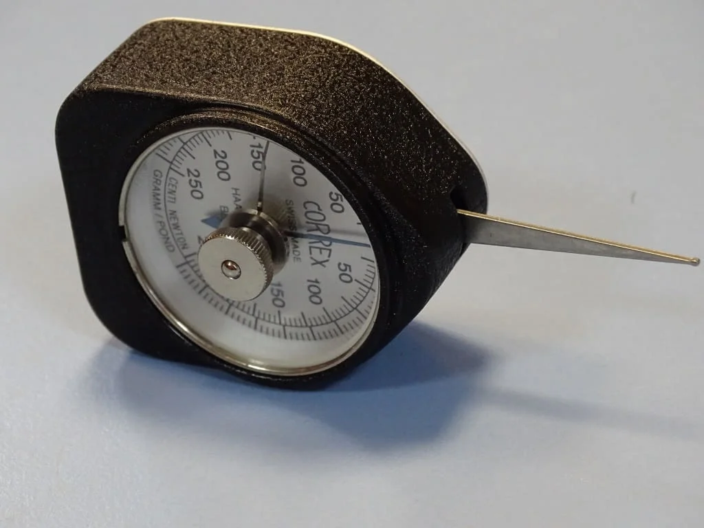 Грамометър CORREX HAAG-STREIT Bern tension gauge Gramm Pond 250-0-250 — снимка 3