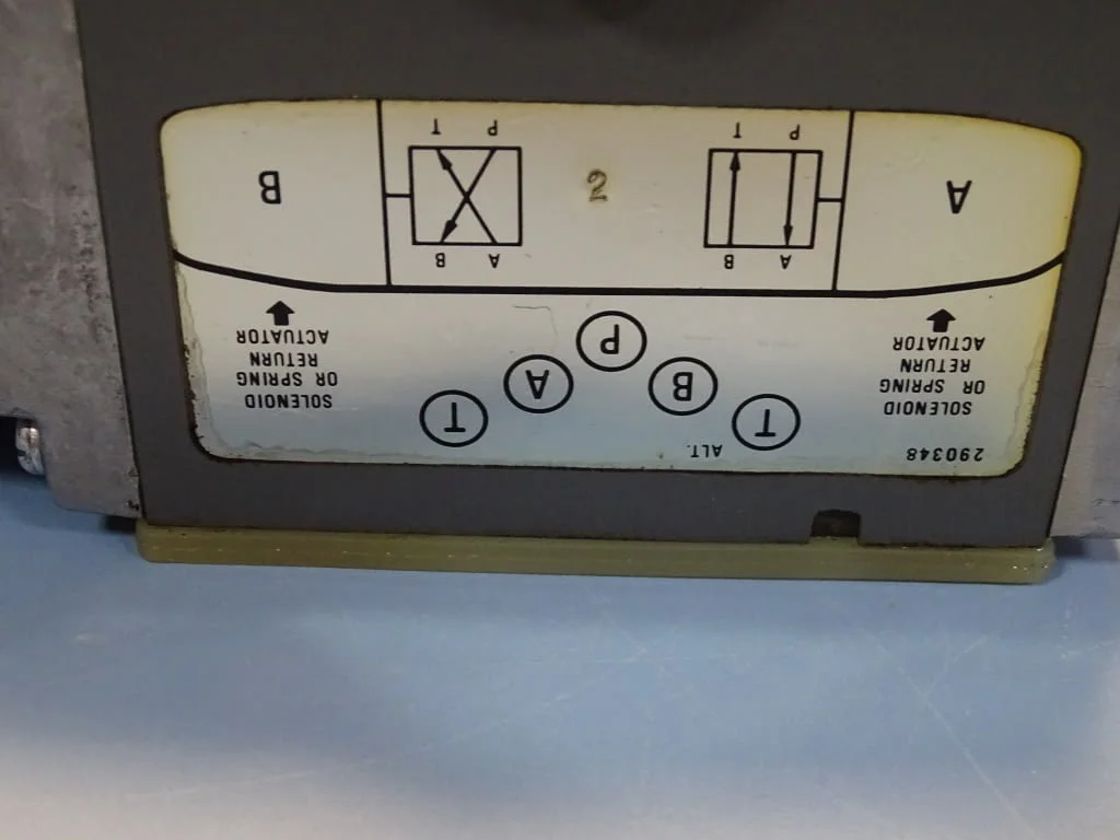 Хидравличен разпределител Vickers DG4S4-12A-50-JA directional valve 100V — снимка 7