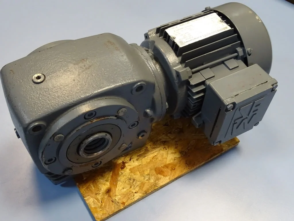 Мотор-редуктор SEW-EURODRIVE SA40DT71K-4 220/380V — снимка 3