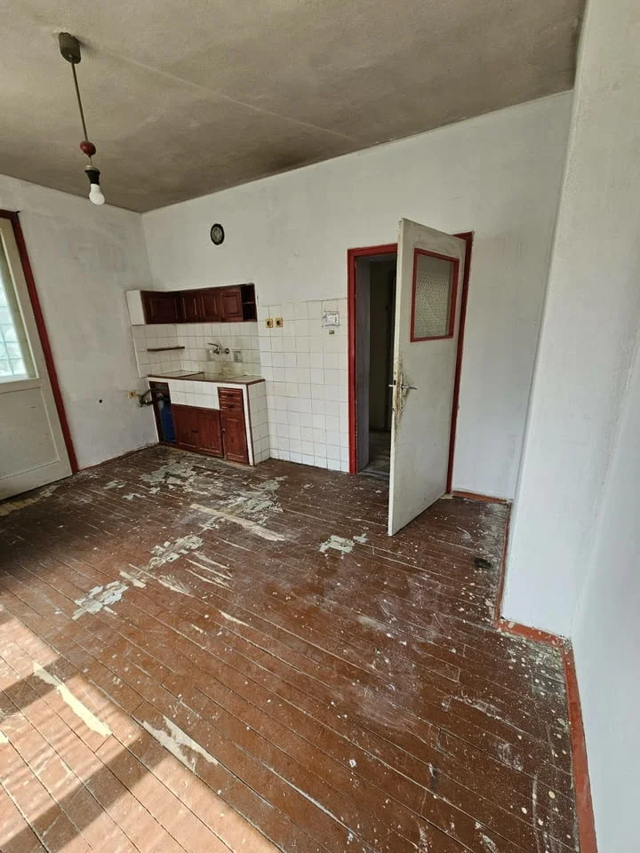Продаваме тристаен апартамент в кв. Смирненски — снимка 2