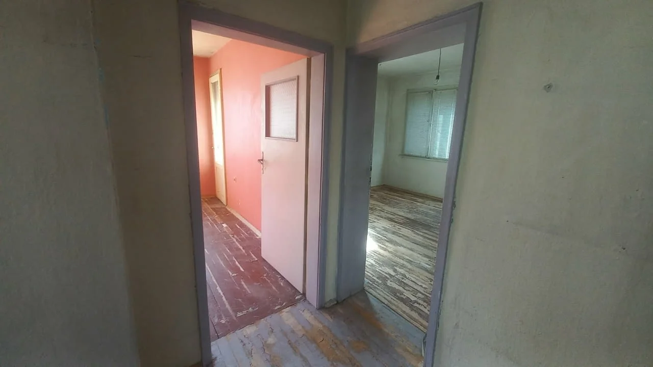 Продаваме тристаен апартамент в кв. Смирненски — снимка 4