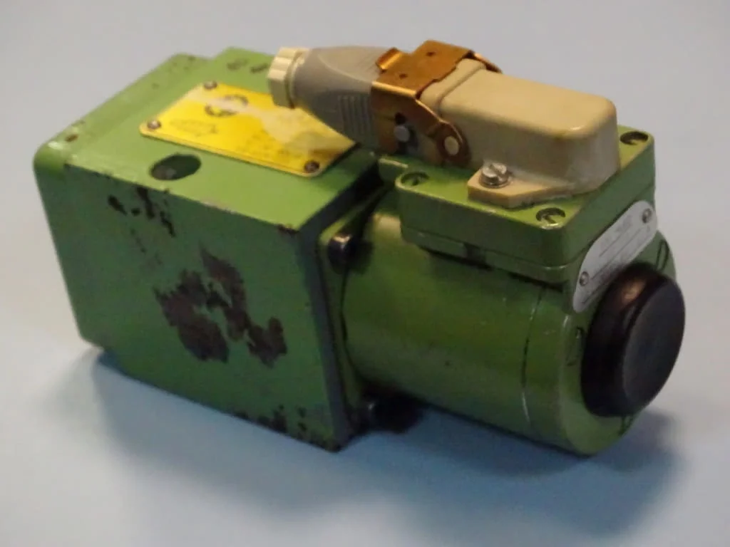 Хидравличен разпределител Hydraulik Ring SEF2-10 directional valve 24VDC — снимка 4