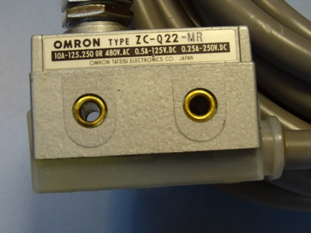 Краен изключвател Omron ZC-Q22-MR Limit Switch — снимка 2