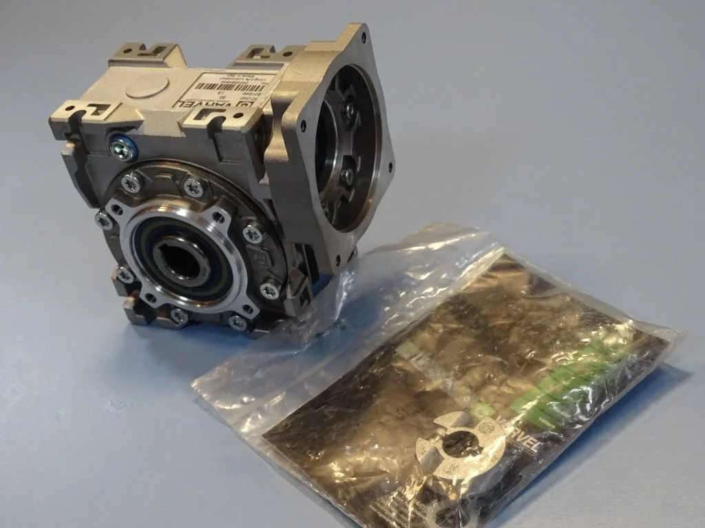 Червячен редуктор VARVEL FRT-G40 B3 reducer worm gear box 1:5 — снимка 8