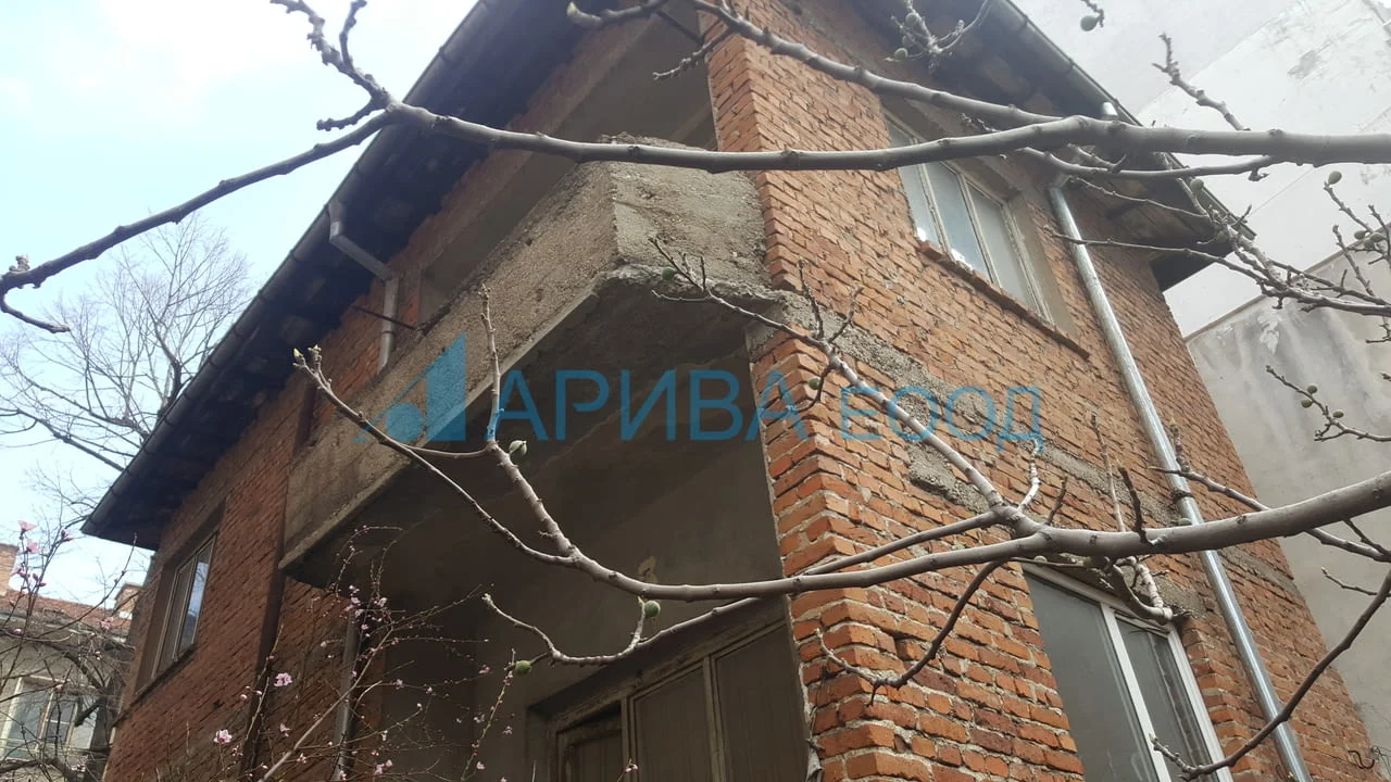 Самостоятелна къща в център Хасково — снимка 3