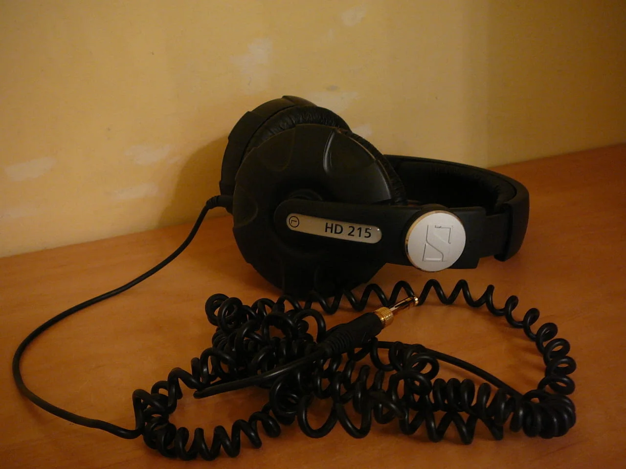 Sennheiser hd 215 — снимка 2
