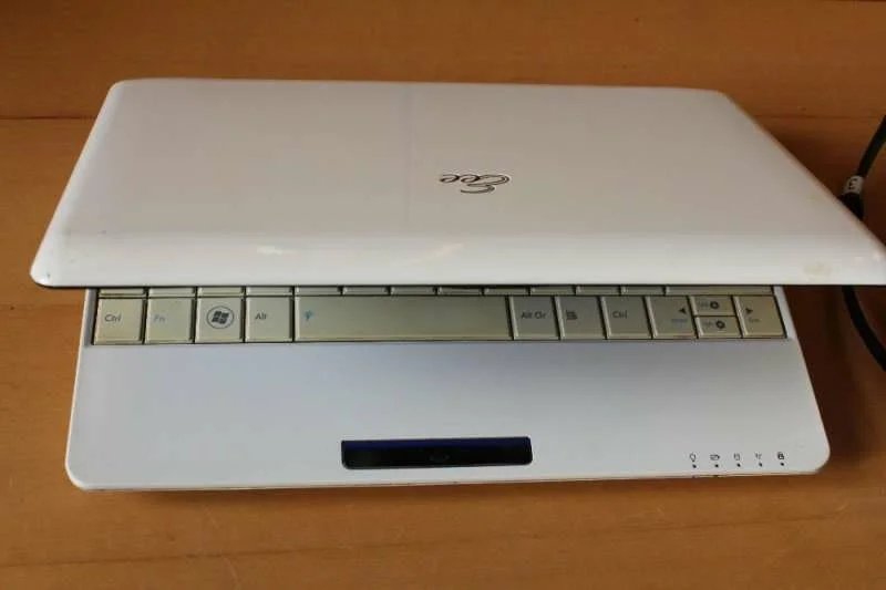 Нетбук ASUS Eee PC 1001HA 10.1 перфектно състояние — снимка 8