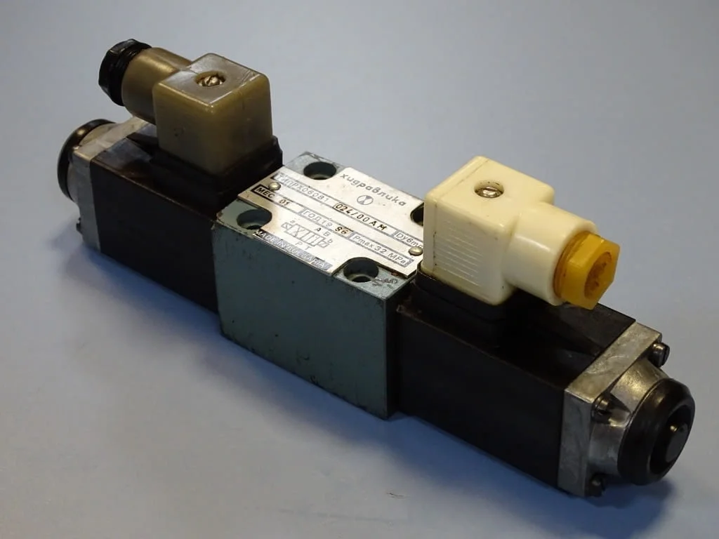 Хидравличен разпределител "Хидравлика" тип РХ /00AM 320Bar 24VDC hidraulic solenoid valve — снимка 2