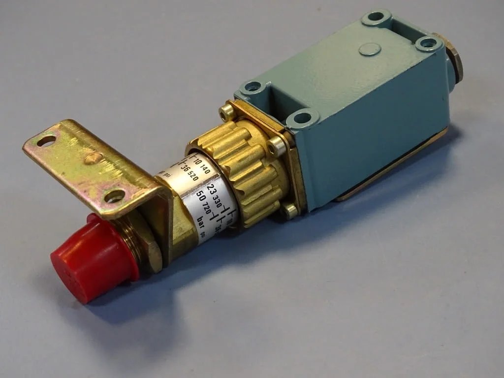 Пресостат Telemecanique XM2.JM050 pressure switch 0-50Bar — снимка 7