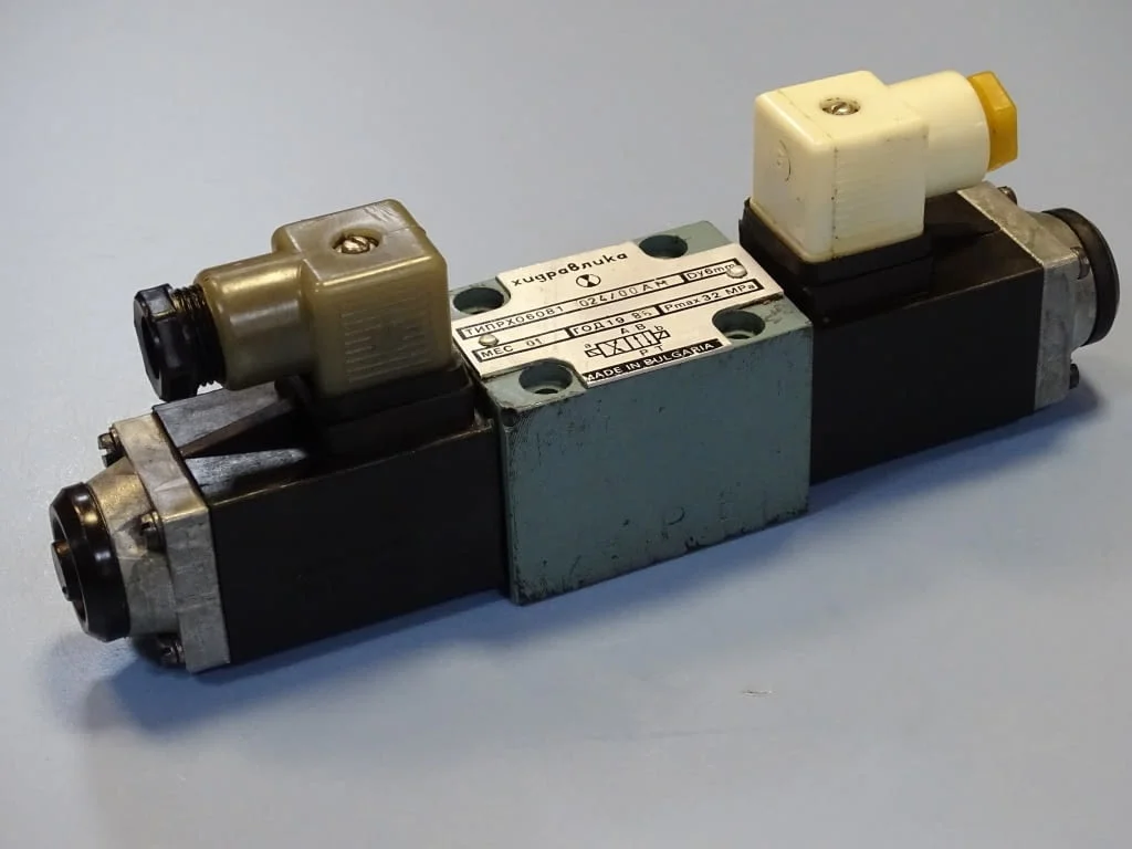 Хидравличен разпределител "Хидравлика" тип РХ /00AM 320Bar 24VDC hidraulic solenoid valve