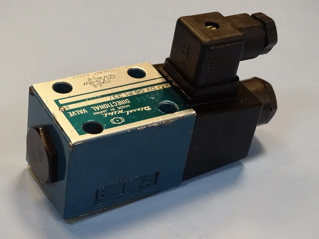 Хидравличен разпределител Diesel Kiki DV 06P133/10A 10L directional valve 100V — снимка 4
