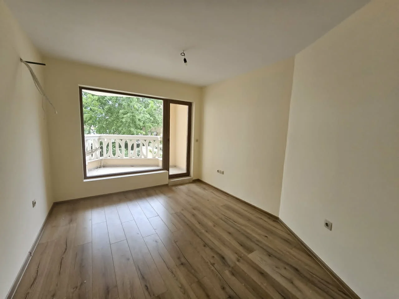 Тристаен Апартамент с паркомясто в престижния комплекс Varna South Bay Beach Residence - — снимка 4