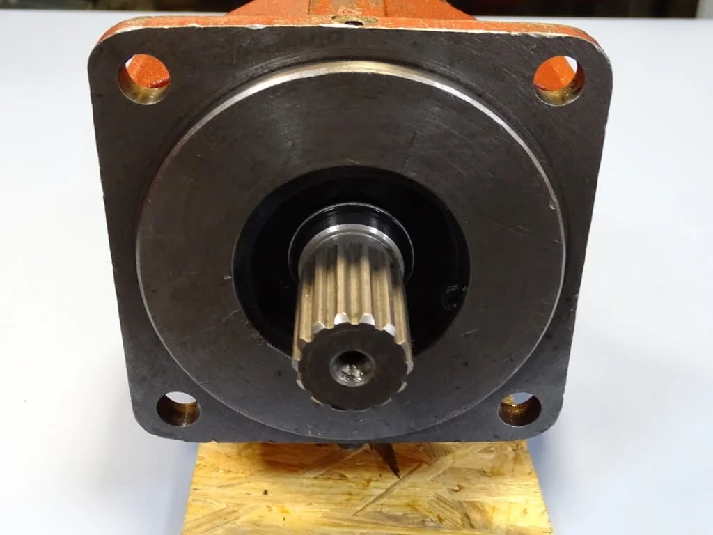 Хидравлична помпа Warynski P2C2120C5B26A Hydraulic pump — снимка 2
