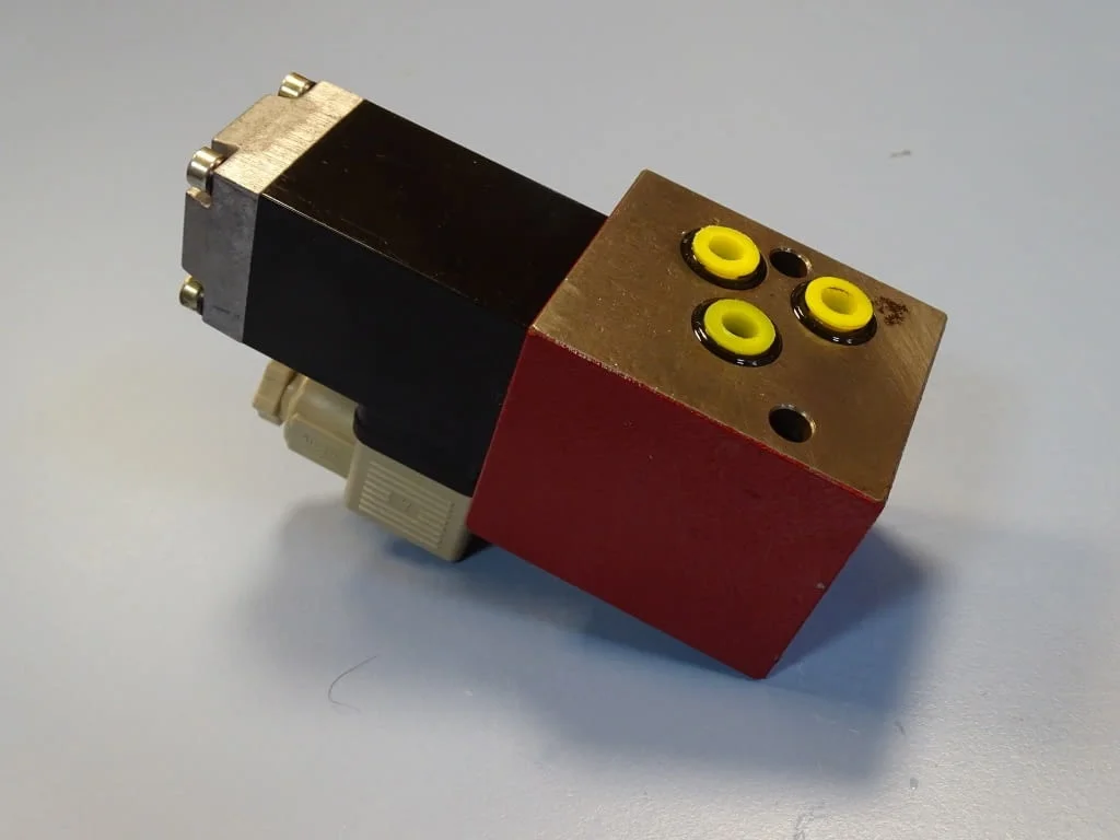 Хидравличен разпределител OSTERWALDER directional valve 24VDC за преси — снимка 6