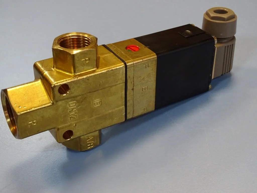 Магнет вентил 3-пътен Burkert 340-C-304 3/2 way solenoid valve 24VDC 16Bar — снимка 7