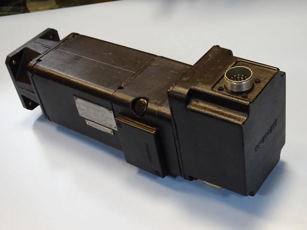 Правотоков ел. двигател Siemens 1HU3056-OAC01-Z servo motor 176V — снимка 2