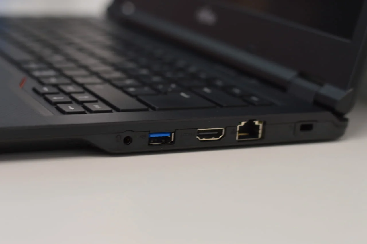Fujitsu LifeBook E449 - 14" (1920x1080 ) FULL HD / Intel Core i3-8130U / 8GB RAM DDR4 / 256GB SSD / — снимка 5