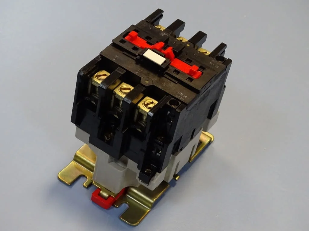 Контактор Telemecanique LC1-D633 M7 contactor 80A 220V/50Hz — снимка 5
