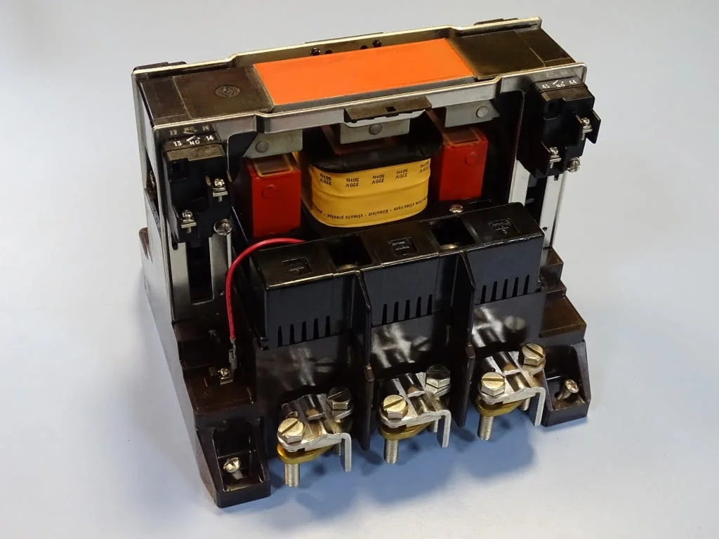 Контактор Klockner-Moeller DIL 8-22 universal contactor 300A 220V