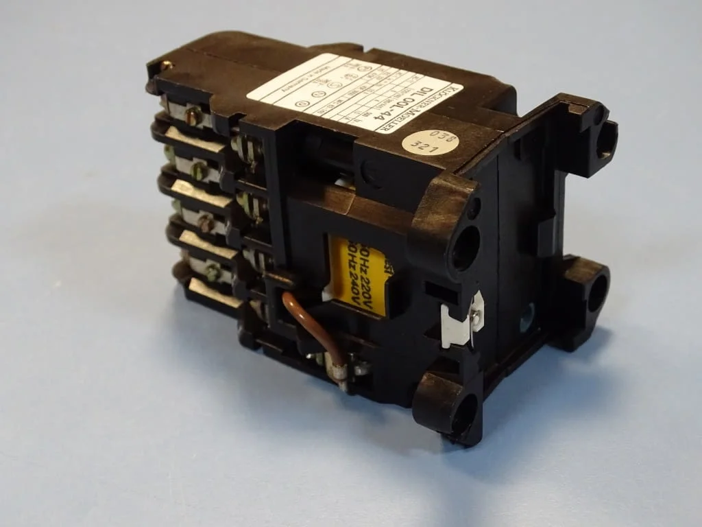 Контактор Klockner-Moeller DIL 00L-44 universal contactor relay 220/240V — снимка 6
