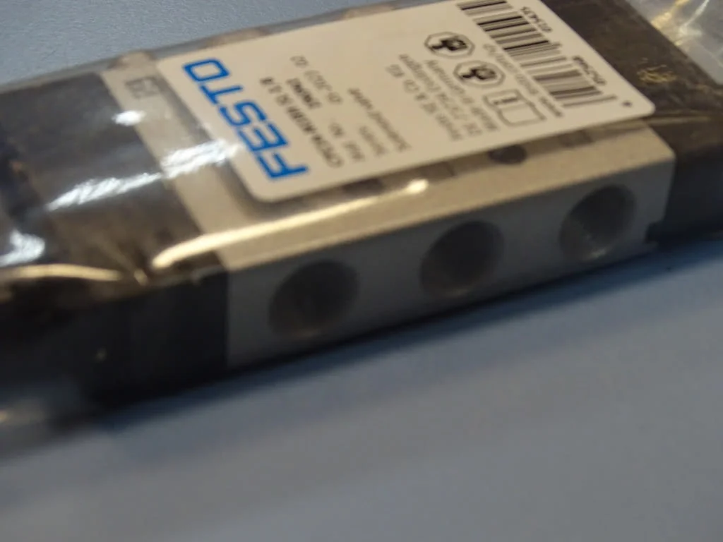 Пневматичен разпределител Festo CPE14-M1BH-5L-1/8 Solenoid Valve 24VDC — снимка 3