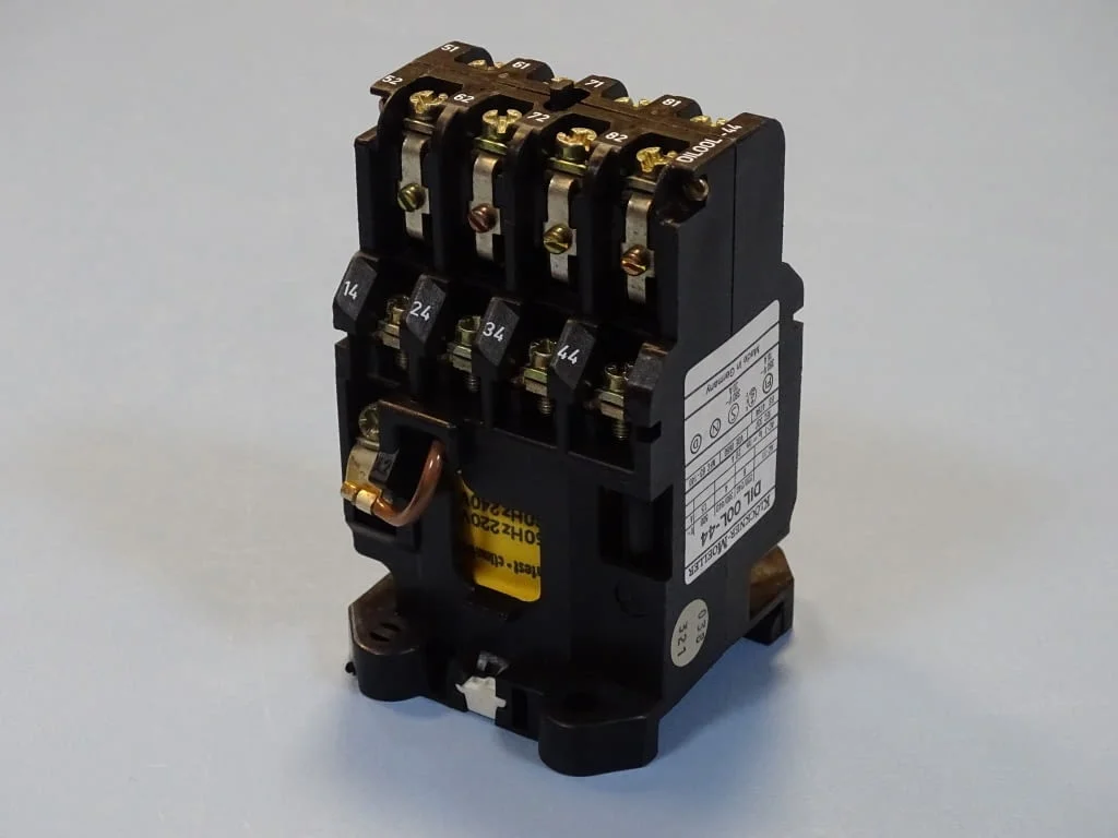 Контактор Klockner-Moeller DIL 00L-44 universal contactor relay 220/240V — снимка 2