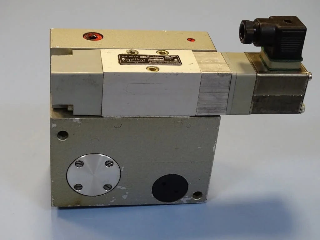 Пневматичен блок wmw DDR StGK04/0413 Pneumatic Valve 10Bar 24VDC — снимка 5