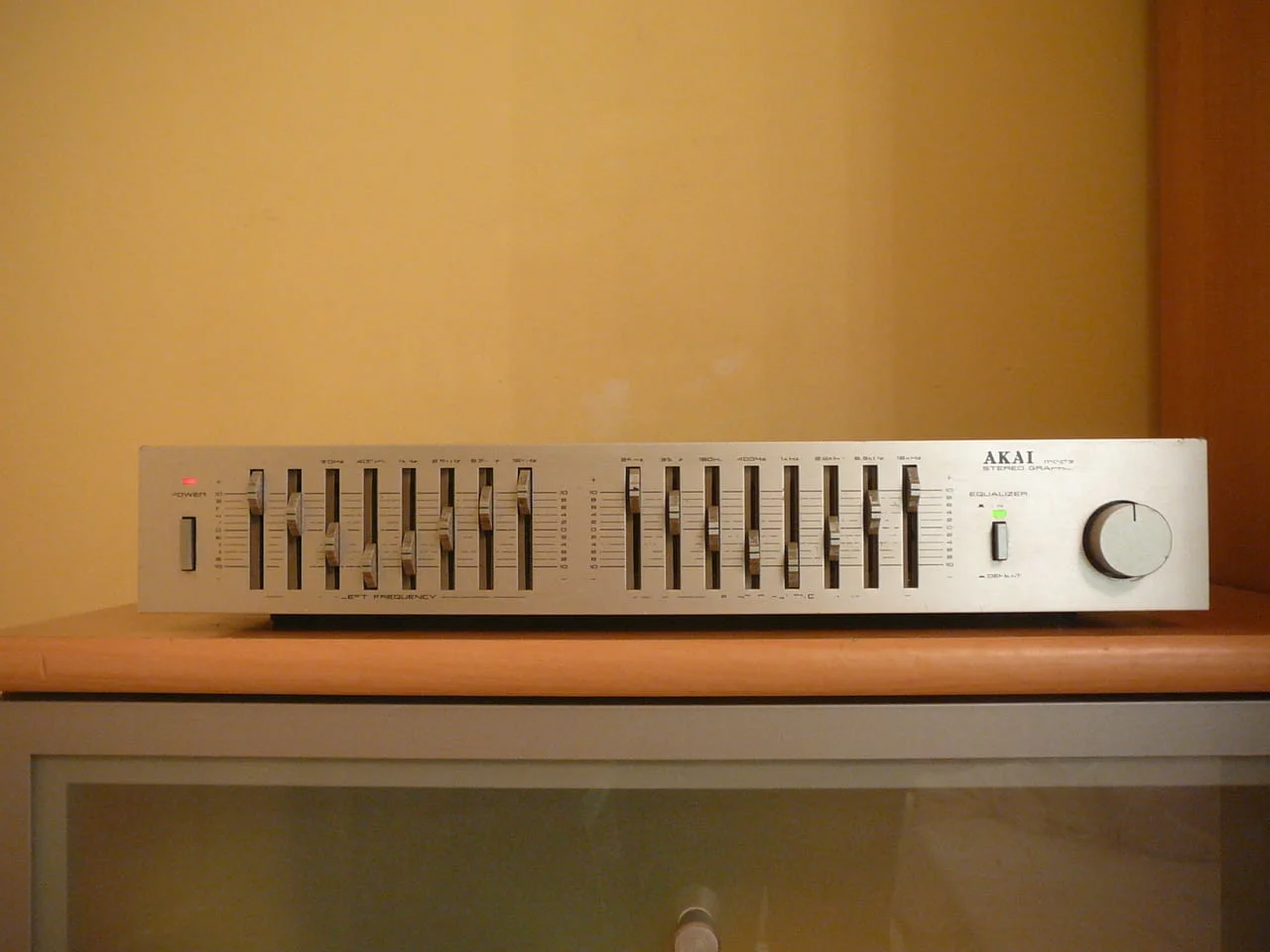 Akai ea-g40